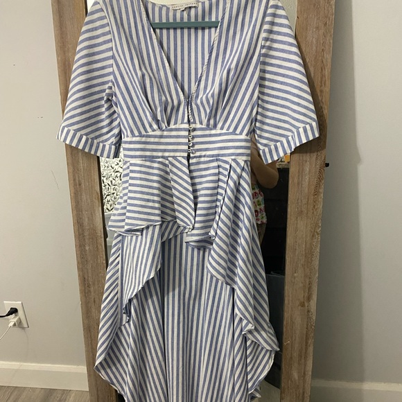 Classy High low, striped button front top. Size large - Picture 4 of 6